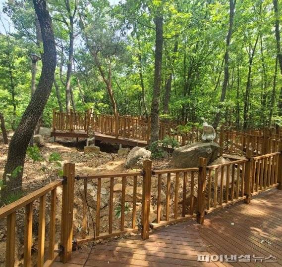 안양시 안양예술공원 내 ‘예술 탐방로’. 사진제공=안양시