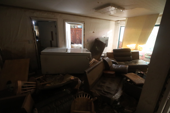 최근 기록적 폭우로 일가족 3명이 참변을 당한 서울 신림동 반지하 주택의 지난 12일 모습. [사진=뉴시스]