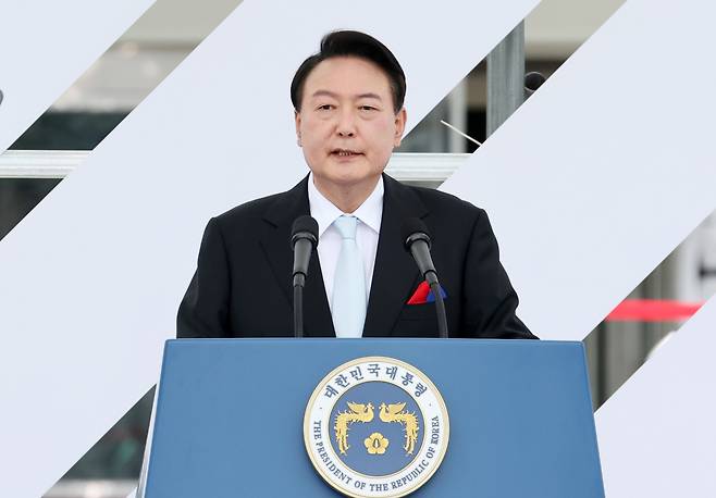 South Korean President Yoon Suk-yeol delivers a Liberation Day speech at the presidential office in Seoul on Aug. 15, 2022. (Yonhap)