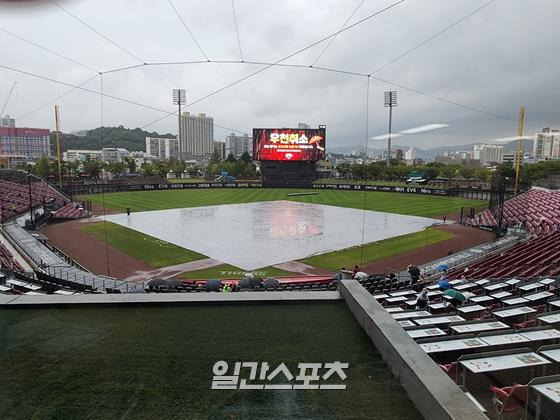 16일 개최 예정이었던 KIA와 SSG의 시즌 13차전이 우천으로 순연됐다. IS포토