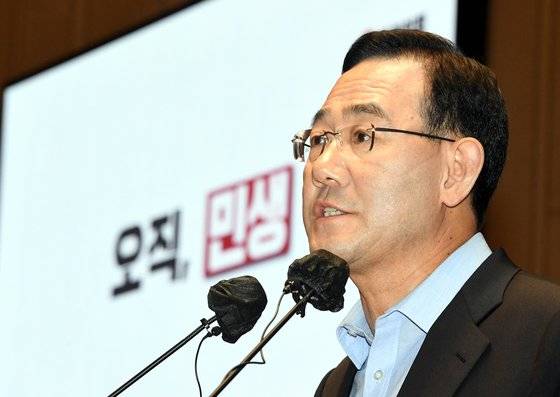 16일 오후 국회에서 열린 국민의힘 의원총회에서 주호영 비대위원장이 인사말을 하고 있다. 김성룡 기자