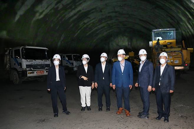 부산시의회 예결특위, 주요 사업장 현장 점검 [부산시의회 제공·재판매 및 DB 금지]