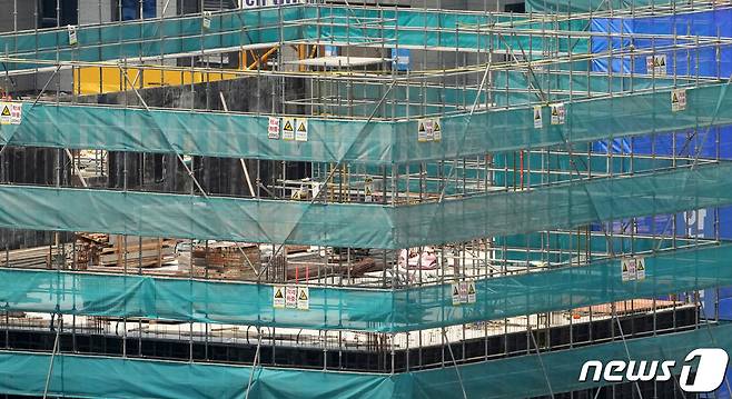 서울 시내 아파트 공사 현장. 2022.7.10/뉴스1 ⓒ News1 조태형 기자