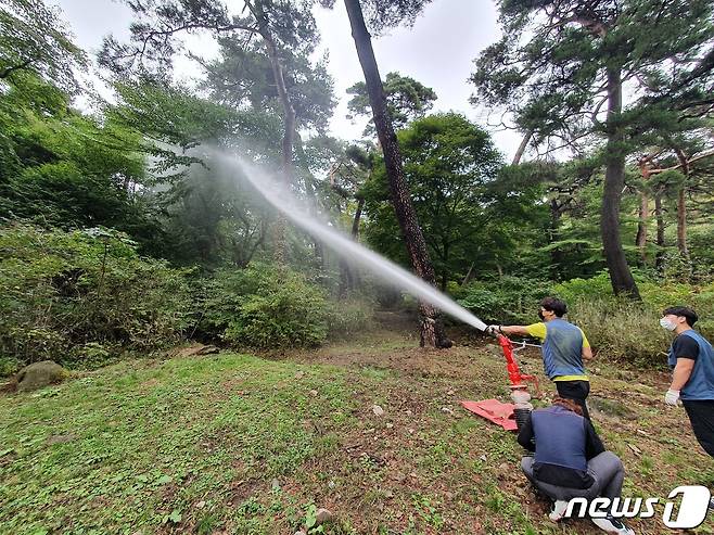 2021년에 실시한 합천 해인사 안전점검 모습. (문화재청 제공)