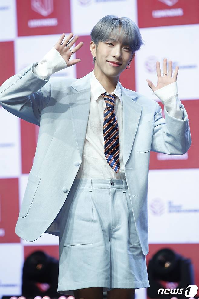 그룹 루미너스 수일이 17일 오후 서울 청담동 일지아트홀에서 진행된 첫 번째 정규앨범 '루미너스 인 원더랜드(LUMINOUS in WONDERLAND)' 쇼케이스에서 포즈를 취하고 있다. 2022.8.17/뉴스1 ⓒ News1 권현진 기자
