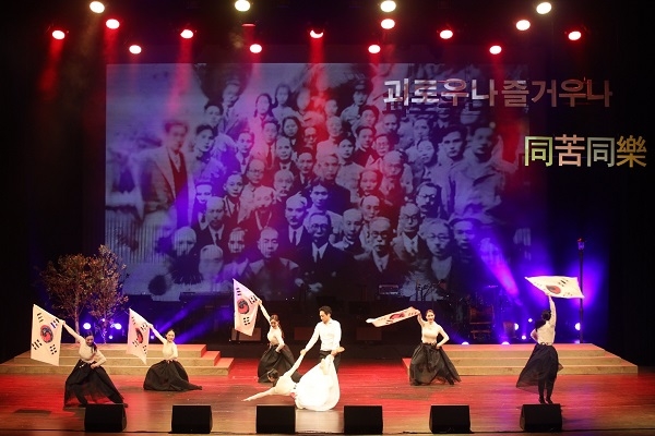 광복절을 맞아 개최된 애국찬가 페스티벌이 14일부터 이틀간 경기아트센터에서 열렸다.