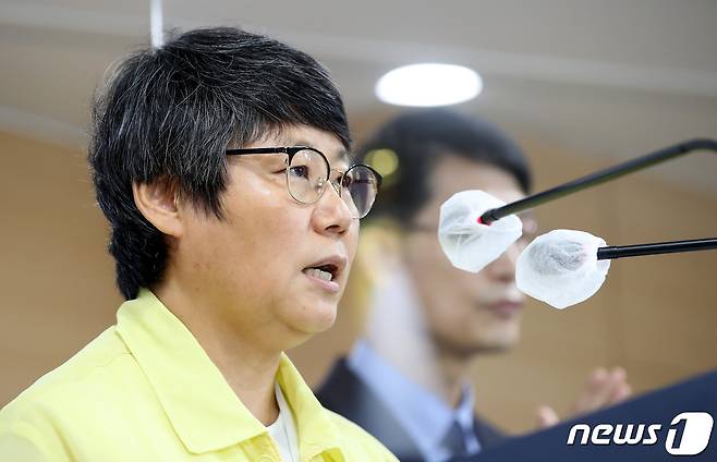 박향 중앙사고수습본부 방역총괄반장이 17일 오전 서울 종로구 정부서울청사에서 코로나19 중대본 정례브리핑을 하고 있다. 2022.8.17/뉴스1 ⓒ News1 박지혜 기자