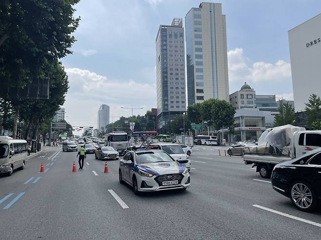 18일 전국민주노동조합총연맹(민주노총) 공공운수노조 화물연대본부가 서울 강남 하이트진로 본사 앞에서 대규모 집회를 열자 교통 체증이 발생한 모습. /양범수 기자