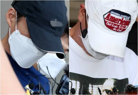 과거 동거녀의 중학생 아들을 살해한 혐의로 구속기소 된 백광석(왼쪽), 김시남이 27일 제주동부경찰서에서 검찰로 이송되고 있다. 2020.7.27. 연합뉴스