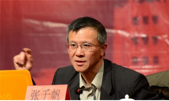 <2015년 1월 5일 중국 매체의 위헌적 입장을 비판하는 베이징 대학 로스쿨의 저명한 헌법학자 장첸판(張千帆, 1964- ) 교수. 사진/law.ytu.edu.cn>