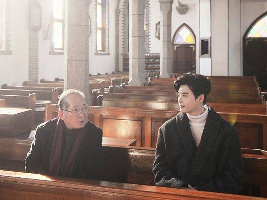 나태주와 배우 이종석은 함께 '모두가 네 탓'이라는 시집을 발간하기도 했다. 나태주가 시를, 이종석이 짧은 글을 썼다.