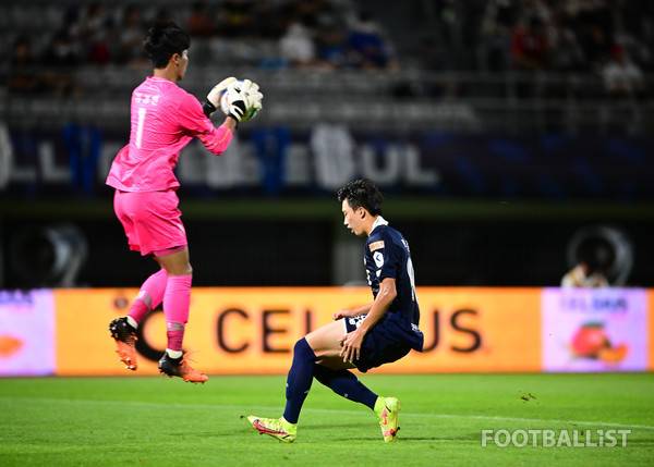 김경민(왼쪽, 광주FC), 박준영(오른쪽, 서울이랜드). 서형권 기자