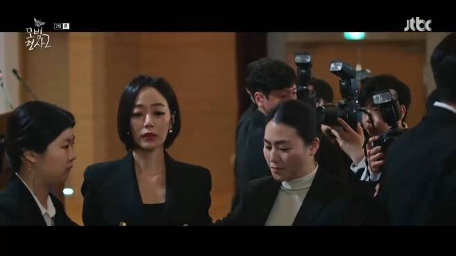 Kim Hyo-jin makes sudden divorce announcementIn the JTBC Saturday drama Model Detective 2, which was broadcast on the afternoon of the 20th, Chun Nana (Kim Hyo-jin) announced a divorce with Woo Tae-ho (Jung Moon-sung).With the TJ Groups Harvard Business School rights battle increasingly emerging above the surface, Chun Nana revealed her desire.With Woo Tae-ho pointed out as the next Harvard Business School of the TJ Group, Vice Chairman Chun Sang-woo (max hun) said, There is Nana behind Woo Tae-ho.So Chun Sung-dae (Song Young-chang) said, Nana is my family, too. I dont want Nana, but I dont want Nana. She knows that.Thats why I can never forgive the child. Nana, who has been ignored by her family for a lifetime and has been threatened with life by Chun Sang-woo, has become more and more bitter to survive.Ill handcuff him to Chun Sang-woo, if we dont completely break him down now, said Tae-ho, Do you think your brother killed Chung Hee-ju?Ill trust you and follow you, he said.However, Nana, who was watching Woo Tae-hos office through a hidden camera, said, I happened to see the team leader crying because of Chung Hee-ju.I was saddened because you liked Chung Hee-ju and you said you were sorry? 