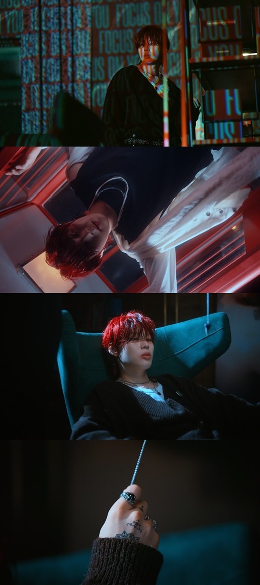 Singer Ha Sung-woon has raised expectations for a comeback with a music video teaser for Focus (FOCUS).Ha Sung-woon released a music video teaser video for the title song Focus of his seventh mini album Strange World on the official SNS and YouTube channel at 0:00 on the 22nd.The public image begins with the appearance of Ha Sung-woon, who opened his eyes in the car.Ha Sung-woon, who turned into a catch, emanated a dark charisma that overwhelmed his gaze with a wild-looking leopard pattern shirt, chain accessories and scar makeup.Then, Ha Sung-woon, who was hypnotized, wandered around looking for something, and wandered in a public phone booth and a car.The flow of the song rising over the rhythmic beat and the speedy screen conversion harmonized and gave the immersion feeling of going back and forth between dreams and reality.At the end of the teaser video, Ha Sung-woon, who woke up from hypnosis, was pictured holding a pendant in front of him.Especially, FOCUS leaves a strong afterlife, and it stimulated the curiosity about the Focus euphemism and music video main part.Focus is a pop song with an addictive melody hook that hoveres in your ears.Above all, Ha Sung-woons unique voice is expected to bring a variety of pleasures to listeners by blending with rhythmic melody.Ha Sung-woon participated in the overall production of this album and focused on his comeback for a long time.Meanwhile, Ha Sung-woons mini-7 Strange World will be released on various online music sites at 6 pm on the 24th.