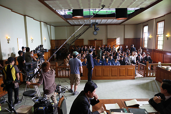영화 <변호인>의 배경은 ‘부림사건’. 이 사건을 둘러싼 논란이 예상된다. 위는 <변호인> 촬영 장면.