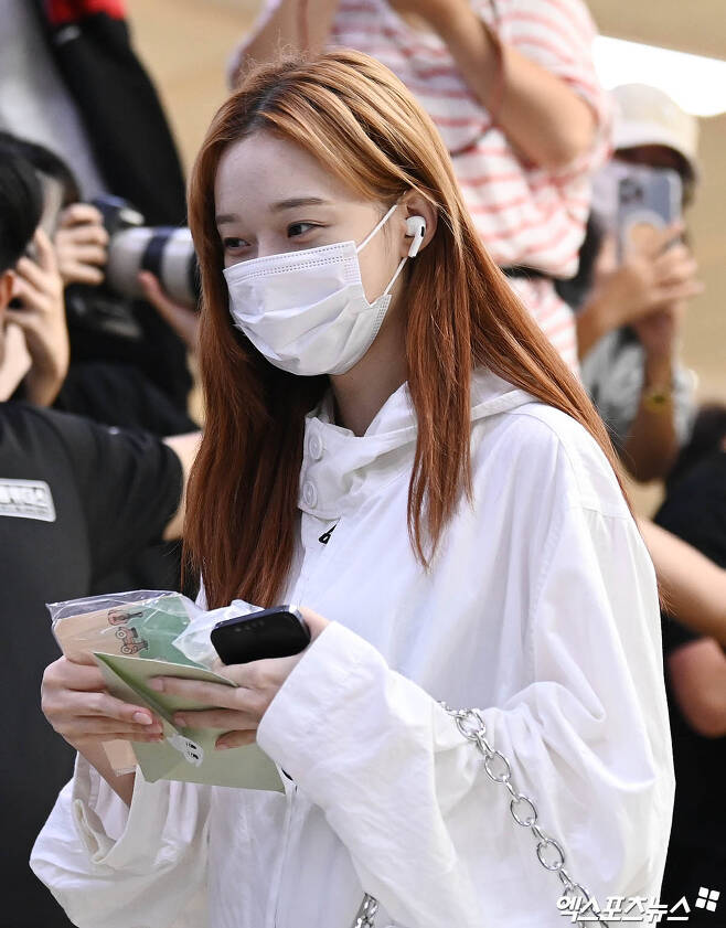 Gimpo Airport, ) Group Aespa arrived in Japan via Gimpo International Airport on the morning of the 30th after completing the SMC Town Live 2022: SMC Express LIVE 2022: SMCU EXPRESS schedule.Aespa Winter is leaving the arrivals hall.