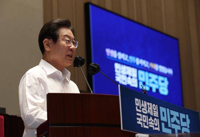 더불어민주당 이재명 대표가 지난 8월 31일 오후 국회에서 열린 더불어민주당 2022년 정기국회 대비 국회의원 워크숍에서 인사말을 하고 있다. 국회사진기자단