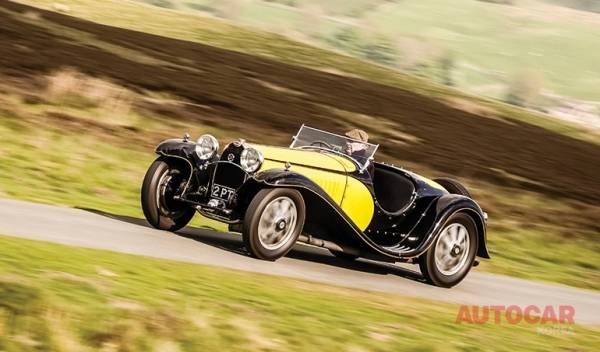 눈길을 잡아끄는 로드스터는 에토레 부가티의 아들 장이 디자인했다