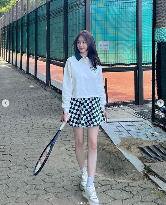 Kang Min-kyung, a member of the group Davichi, boasted a doll-like beauty.Kang Min-kyung posted several photos on his 5th day through his instagram with the article It was so good a few days ago ... I hope it will pass well .. # Tennis skirt # rally skirt.In the public photos, Kang Min-kyung, who is posing in a tennis skirt, was shown.Kang Min-kyung, who is showing off his model-innocent appearance with his tall and long limbs, catches the attention.