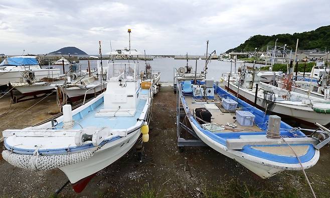 태풍 접근 대비해 고정된 후쿠오카의 어선 (후쿠오카 교도=연합뉴스) 제11호 태풍 '힌남노'가 접근하는 가운데 5일 오후 일본 후쿠오카시의 항구에 어선이 고정돼 있다.