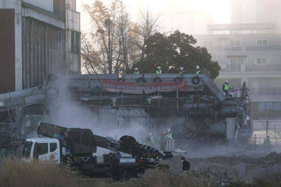 지난해 11월 5일 사랑제일교회에 5차 명도집행에 나섰으나 물리력을 동원한 사랑제일교회 측이 강력반발하고 있다.