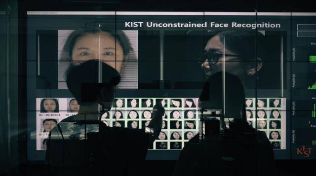 얼굴인식 기술을 시연하는 KIST AI·로봇연구소 연구진. KIST 제공