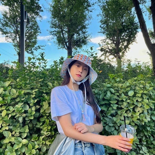 Group AOA member and actor Seolhyun told Chuseok routine.On the 10th, Seolhyun posted a picture with his article Fun through his instagram.In the photo, Seolhyun is walking in a short-sleeved white T-shirt and ripped jeans, and Seolhyuns expression is cute, tied up with a hat strap with a wind.Seolhyun, who boasts a slender body, collects his attention by digesting casual fashion.Meanwhile, Seolhyun appeared on the cable channel tvN drama The Murderers Shopping List, which ended in May. The next drama is I do not want to do anything, which is scheduled to be released on Ole TV.