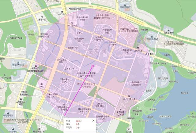 중앙동은 15개 동의 건물이 하나로 연결된 정부세종청사 한복판에 위치한다. 이곳에서 남쪽으로 2㎞가량 떨어진 정부세종2청사에 위치한 16, 17동을 제외하면 모든 중앙 부처 사무실이 반경 600m 안에 있다. 카카오맵 캡처