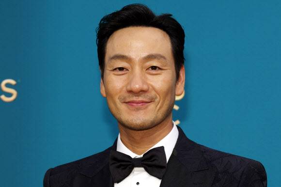 박해수 - 미국 TV예술과학아카데미는 한국시간 13일 마이크로소프트 극장에서 제74회 에미상 시상식을 연다.‘오징어 게임’은 작품상을 포함해 감독상,각본상,남우주연상(이정재),남우조연상(박해수·오영수),여우조연상(정호연) 6개 부문 후보에 올랐다.로이터 연합뉴스