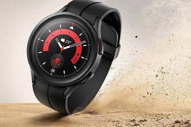 내구성과 신뢰도를 높인 삼성 갤럭시 워치 5 프로. 출처=삼성전자