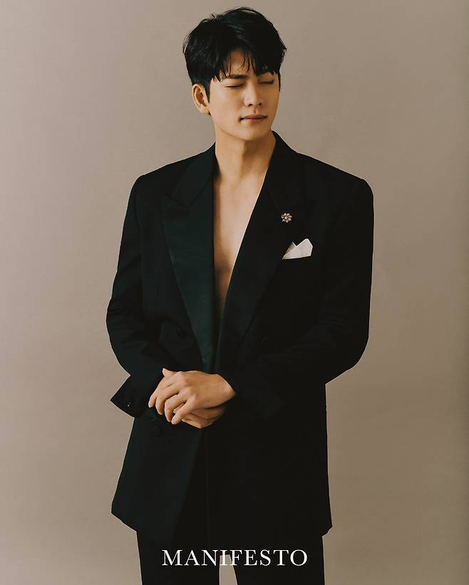 Actor Kang Tae-oh has covered the September issue of Manifesto, a Hong Kong fashion magazine.Kang Tae-oh in the public cover image radiated intense eyes and aura.In another picture image released together, it creates a sensational expression, gesture, and a different mood picture, and emits a unique presence.Manifesto is Hong Kongs first English magazine dealing with fashion, design, and popular culture.Kang Tae-oh was the first Korean male Actor to cover Hong Kongs fashion magazine Manifesto.Kang Tae-oh said, Kang Tae-oh is continuing to attract attention as he continues to make global moves such as not only selecting advertising models for global power brands but also covering overseas magazines.Interviews with the September issue of Manifesto, which Kang Tae-oh covered, can be found on the website.Photo: Manifesto