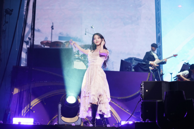 Singer IU (IU) embroidered the Jamsil-dong main stadium in Orange light.On the afternoon of the 18th, the IUs solo concert The Golden Hour: Under Orange Sun (hereinafter referred to as The Golden Hour) was held at the olympic main stadium of Jamsil-dong Sports Complex in Songpa-gu, Seoul.It is the last day of the second performance of the performance that started on the 17th.The performance began at 7 p.m. to match the performance name The Golden Hour.IU appeared on the wire in the background of Sky with Orange sunset, and performed the Eight stage of the groups BTS Sugars collaboration.Then a spectacular fireworks burst and embroidered Sky.IU, which introduced the stage of Celebrity in succession, looked at Audience and admired it as I am full today.Ive been saying hello to you for the first time in three years, he said, and I was a little hotter than yesterday, but was it okay?Fortunately Sky was more beautiful than yesterday.I wanted to be able to suffer from the heat, but I wanted to call Eight when I was in the sunset.  I planned it before, but Sky was as pretty as I planned. IU Concerts trademark cushion was also noticeable - a gift for fans who sit and watch performances for a long time.The IU said, My mother made the cushion on the chair by herself, and she prepared it by putting the order directly. Take it when you go home.Even more meaningful is the IUs 14th anniversary Anniversary.I think its too lucky how I can perform for the debut Anniversary on this perfectly well-known day, he said.
