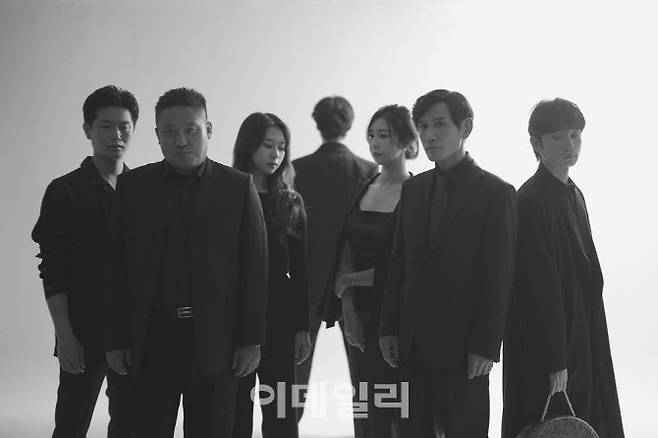 연극 ‘햄릿, 쓸모 있는 인간’ 출연 배우들. (사진=극단 예모리)