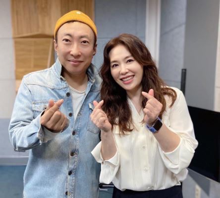 Radio show Ha Hee-ra speaks out about Kang Tae-ohOn KBS Cool FMs Radio show, which aired on September 19, The Legendary Higher was played; guest featured Actor Ha Hee-ra.Park Myeong-su asked Ha Hee-ra about what he described in an interview in the past as a hopeful Daesung in five years.Ha Hee-ra said, I used to do such an interview when I was working on the work of The Best Lovers. I like Actor who does pretty things than pretty Actor.The Friend was sincere and polite and had purity above all. He also said, The acting is someday, and the natural mind is the only thing of Friend. So I thought it would definitely be Daesung.I also watched the drama Wooyoungwoo hard, but I was so happy that it worked out. Ha Hee-ra laughed, In fact, I forgot about the interview, but I told you a lot.