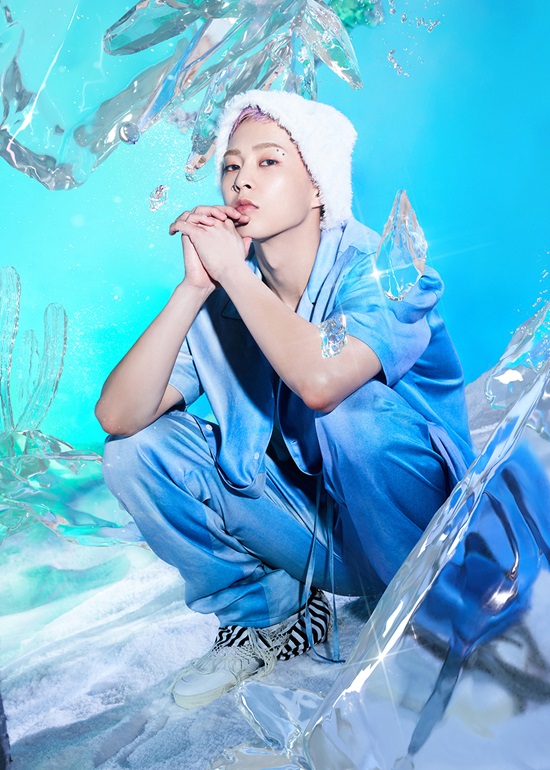 EXO Xiumin presents an exciting Old School vibe with a new song Brand New.Xiumins first Solo album Brand New, released on the 26th, consists of five songs with various charms, including the title song Brand New of the same name.You can meet the music that expresses the musical sensibility of the 1990s and early 2000s in Xiumin style.In particular, the title song Brand New is a dance song by Old School vibe, which has an addictive hook.In the lyrics, you can feel the feeling of thrilling as if you are giving a surprise gift by wittyly releasing the promise to show a new change for your loved one.Xiumin has gathered topics with excellent concept digestion and attractive performance for each album through EXO and EXO - Chenbac City activities, so it is expected to show new appearance and performance to be released as Solo song Brand New.On the other hand, Xiumins first mini album Brand New will be released on various music sites at 6 pm on the 26th.Photo: SM Entertainment
