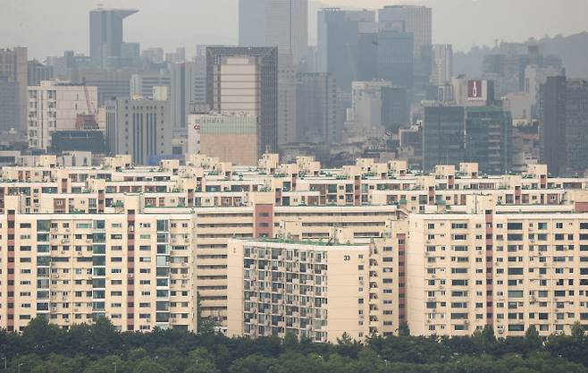 사진은 서울 응봉산에서 바라본 압구정 현대아파트 모습.(사진=연합뉴스)