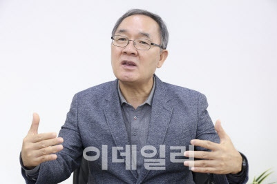 양무진 북한대학원대학교 총장이 서울 종로구에 위치한 학교 총장실에서 인터뷰를 하고 있다. (사진=이영훈 기자)