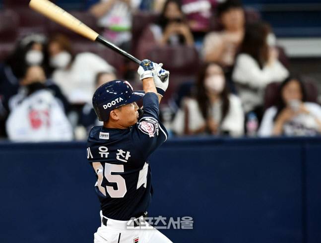 두산 이유찬이 22일 고척스카이돔에서 열린 2022 KBO리그 키움전에서 7회초 좌월 솔로 홈런을 터뜨리고 있다. 고척 | 최승섭기자 thunder@sportsseoul.com