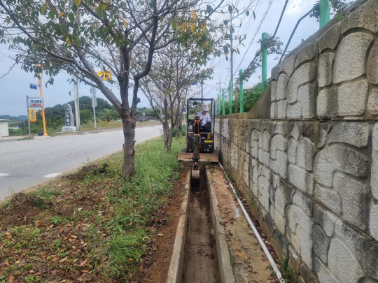 홍성군은 내달 14일까지 깨끗한 도로 환경을 이용자에게 제공하고, 서비스 수준 향상을 위해 추계도로정비를 실시한다. 사진=홍성군 제공