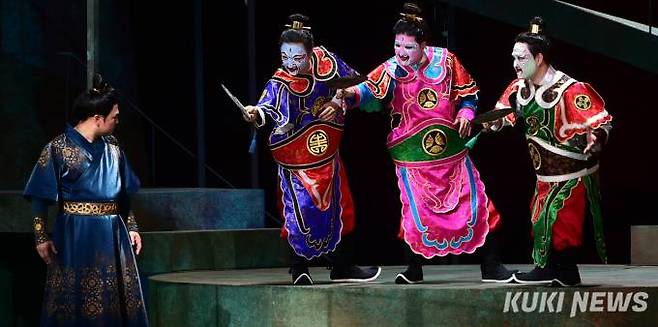 22일 오후 대구오페라하우스에서 ‘투란도트(Turandot)’ 배우들이 최종 리허설을 갖고 열정적인 무대를 펼치고 있다. (최태욱 기자) 2022.09.22