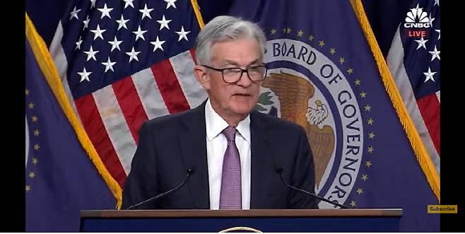 제롬 파월 미국 연방준비제도(Fed) 의장이 21일(현지시간) 연방공개시장위원회(FOMC) 정례회의 직후 기자회견에서 발언하고 있다. (출처=CNBC)