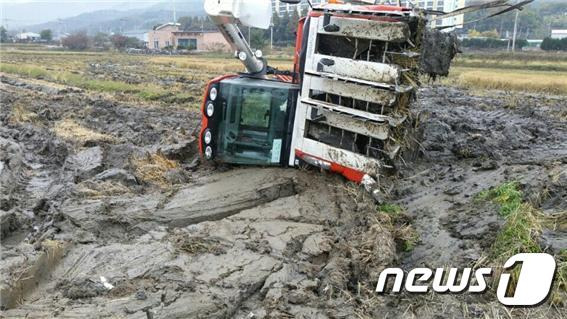 콤바인 농기계 사고 자료사진.(사진은 기사 내용과 무관함) / 뉴스1 ⓒ News1 박진규 기자