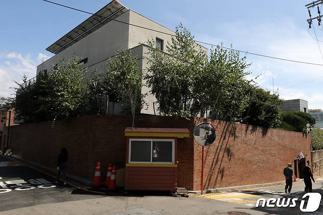 23일 오후 서울 강남구 이명박 전 대통령의 자택 모습. 2022.9.23/뉴스1 ⓒ News1 이승배 기자