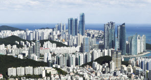 부산 해운대구 일대 아파트와 고층빌딩 모습. [연합]