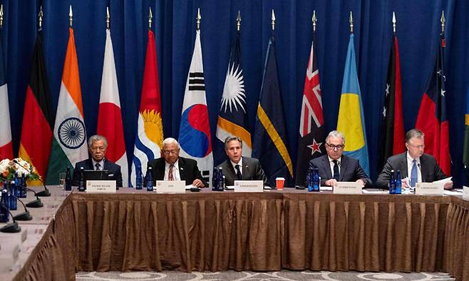 지난 22일(현지시간) 앤서니 블링컨 미국 국무장관이 뉴욕에서 열린 푸른태평양동반자 장관회의에서 개막 연설을 하고 있다. 뉴욕=AFP연합뉴스