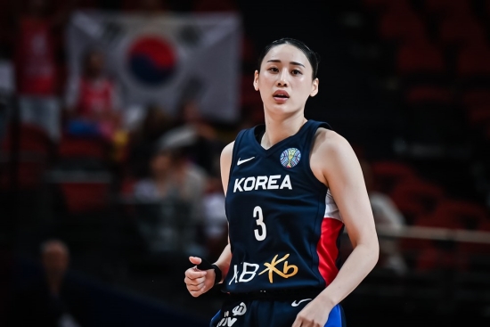한국 여자농구 대표팀의 슈터 강이슬은 24일 시드니에서 열린 보스니아 헤르체고비나전에서 37점을 기록했다. 선수 공헌도 44를 기록하며 캠베이지가 보유한 1위 기록(41)을 넘어섰다. 사진=FIBA 제공