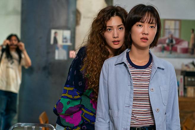 Nana (left) and Jeon Yeo-been star as longtime friends Heo Bora and Hong Ji-hyo, respectively, in "Glitch." (Netflix)