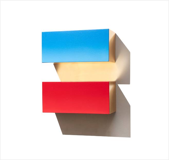 사진 : 최정아갤러리, 10월 기획전시 'Matters & its Conclusion', 박현주 작가, Light-monad, 2020, Wood, acrylic, gold-leaf, 20×9×9cm ⓒChoijungah Gallery