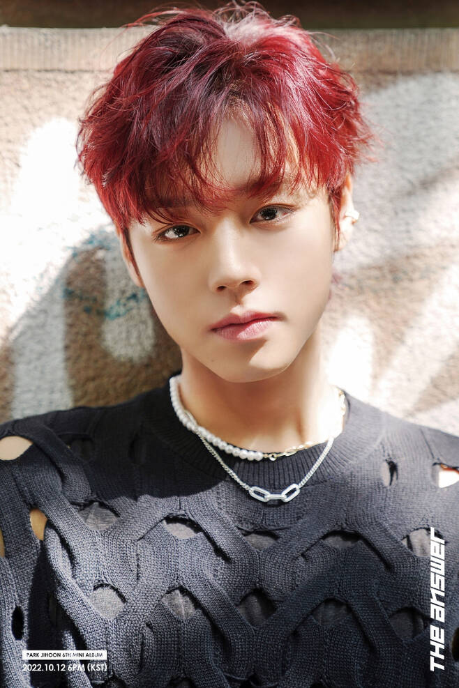 Park Jihoon released his first concept photo of his sixth mini-album THE ANSWER (Diancer) through the official SNS at 0:00 on the 28th.Park Jihoon, who was in the photo, turned into a red hair and caught his eye intensely. The eyes that gazed at the camera and the brighter appearance under the natural light attracted fans excitement.In addition, he matched accessories with unique twisted black costumes, doubling unique charm.Park Jihoon, who delivered intense and soft images at the same time through the first concept photo, is curious about what kind of charm he would have put in the remaining two versions of the concept photo.Park Jihoon, who is about to make his comeback for a year, will hold his debut offline solo concert PARK JIHOON 2022 CONCERT [CLUE] (Park Jihoon 2022 concert [clue]] at YES24 Live Hall on October 9 at 6 pm and 10 pm and meet fans first.Meanwhile, Park Jihoons sixth mini album THE ANSWER will be released on various online music sites at 6 pm on October 12th.moon wan-sik
