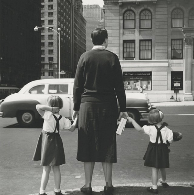 뉴욕, 1954 ©Estate of Vivian Maier, Courtesy of Maloof Collection and Howard Greenberg Gallery, NY